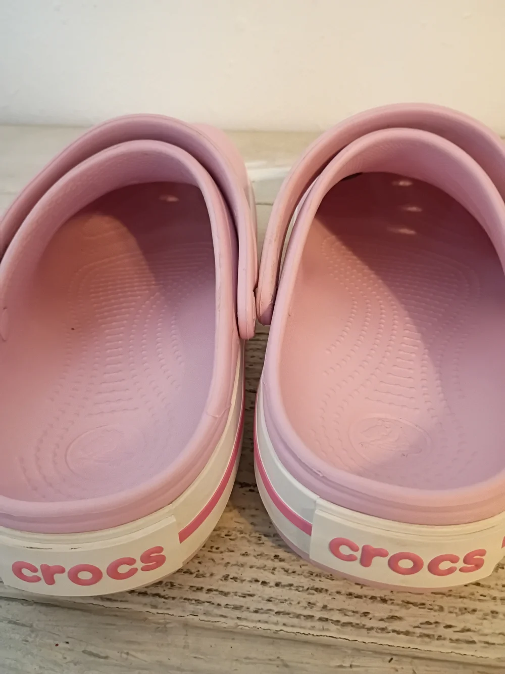 CROCS pink dance